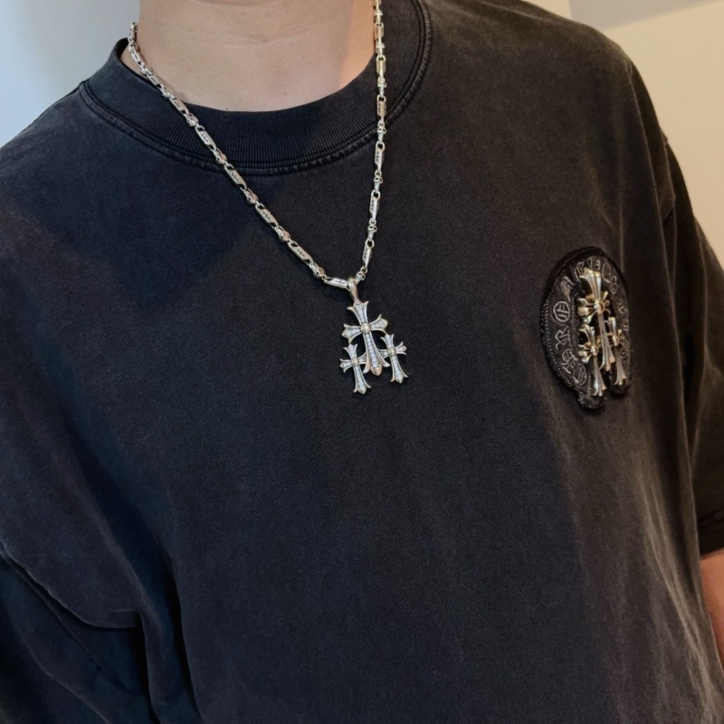 Ch*0me He**ts necklaces